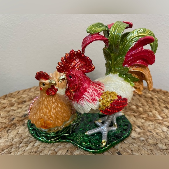VTG Rooster & Hen Jewelry Trinket Magnetic Closures Rooster And Hen Rhinestones